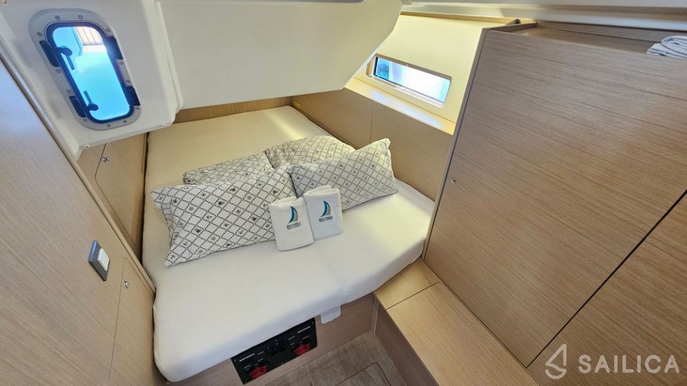 Oceanis 40.1 - Yacht Charter Sailica