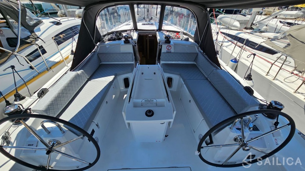 Oceanis 40.1 - Yacht Charter Sailica