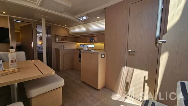 Oceanis 40.1 - Yacht Charter Sailica