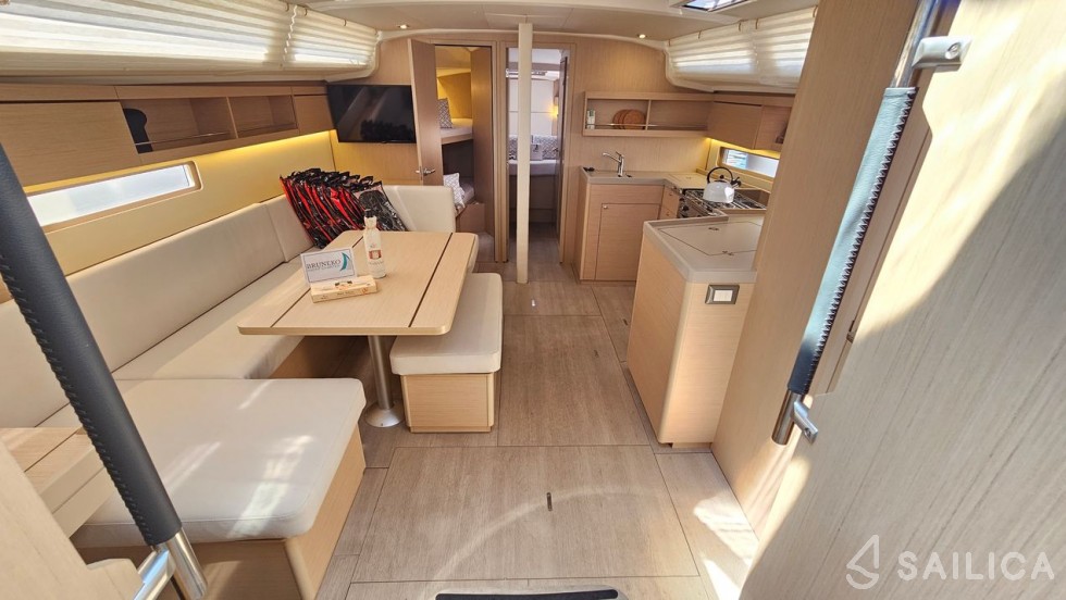 Oceanis 40.1 - Yacht Charter Sailica