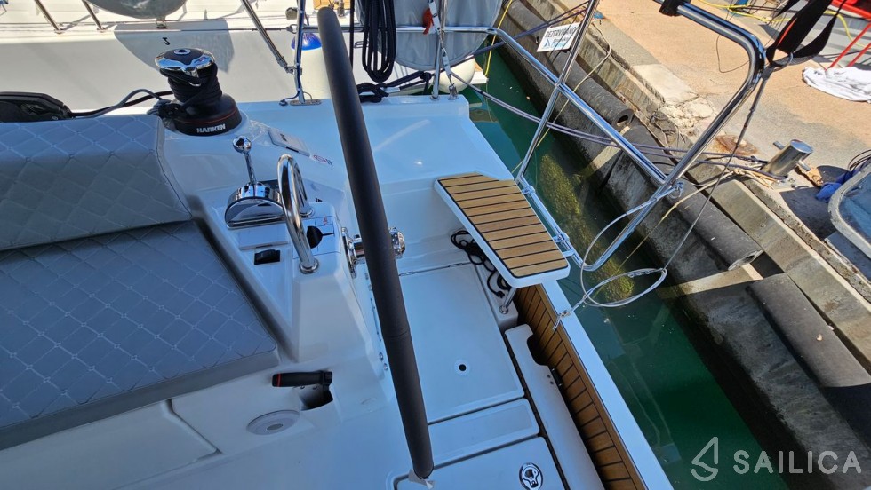 Oceanis 40.1 - Yacht Charter Sailica