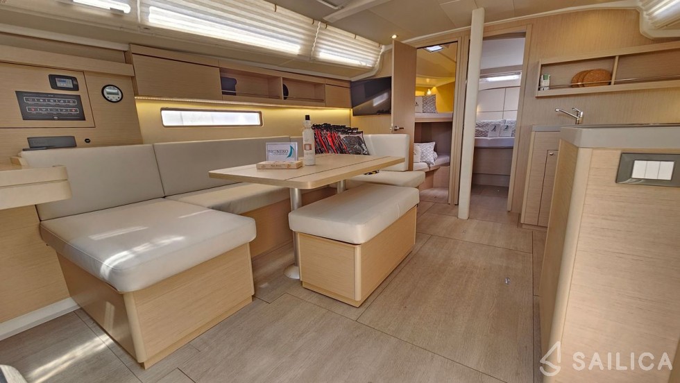 Oceanis 40.1 - Yacht Charter Sailica