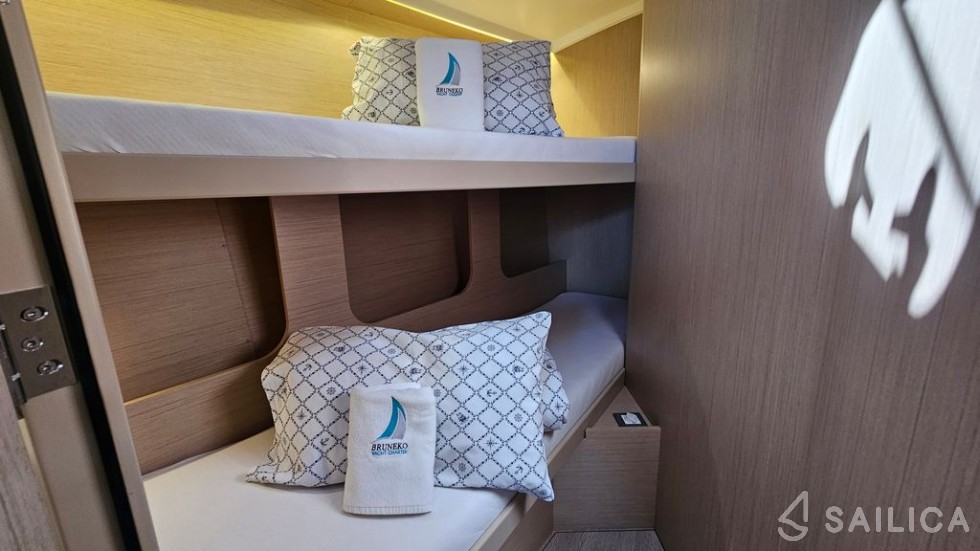Oceanis 40.1 - Yacht Charter Sailica