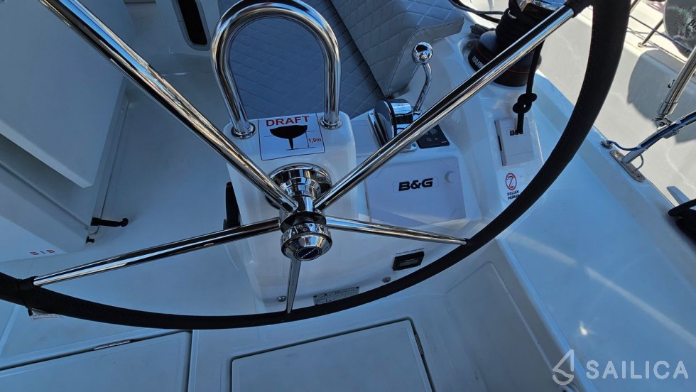 Oceanis 40.1 - Yacht Charter Sailica