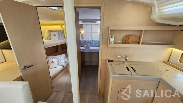 Oceanis 40.1 - Yacht Charter Sailica