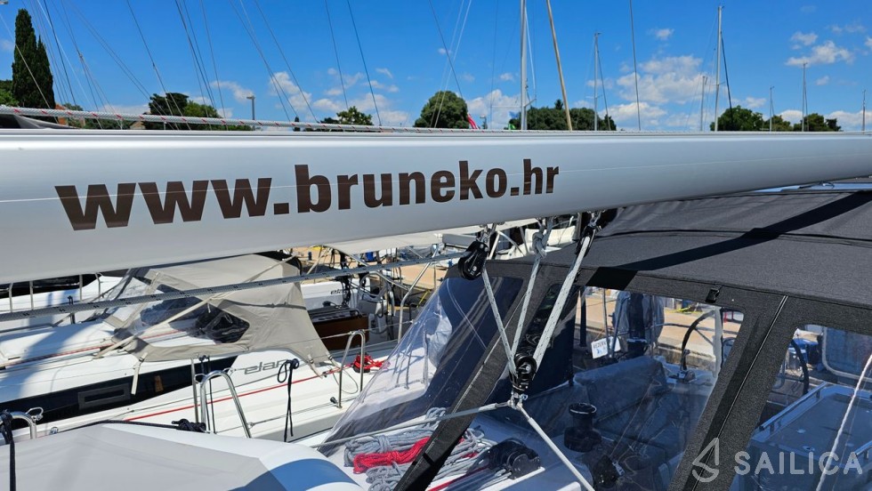 Oceanis 40.1 - Yacht Charter Sailica