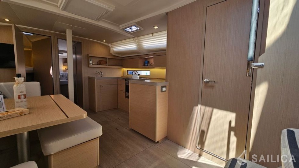Oceanis 40.1 - Yacht Charter Sailica