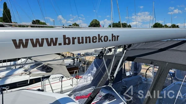 Oceanis 40.1 - Yacht Charter Sailica