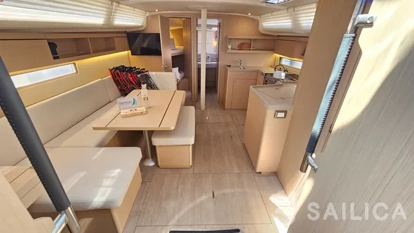 Oceanis 40.1 - Yacht Charter Sailica