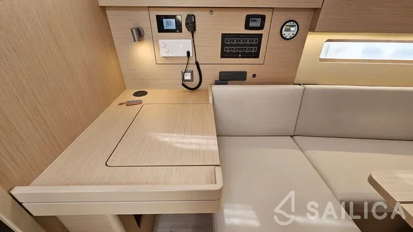 Oceanis 40.1 - Yacht Charter Sailica