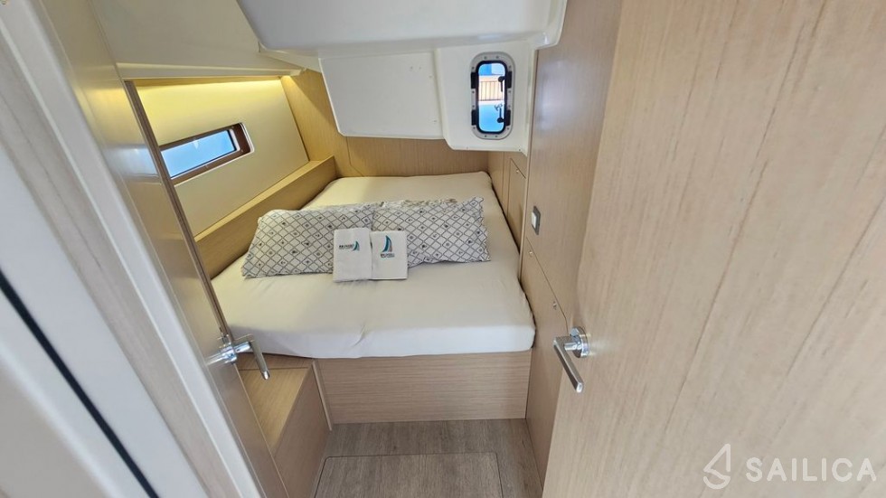 Oceanis 40.1 - Yacht Charter Sailica