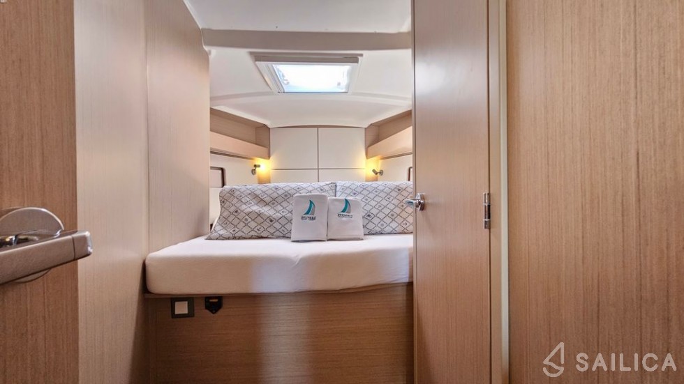Oceanis 40.1 - Yacht Charter Sailica