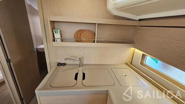 Oceanis 40.1 - Yacht Charter Sailica