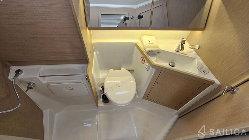 Oceanis 40.1 - Yacht Charter Sailica
