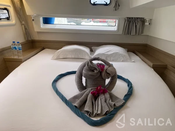 Lagoon 42 - Yacht Charter Sailica