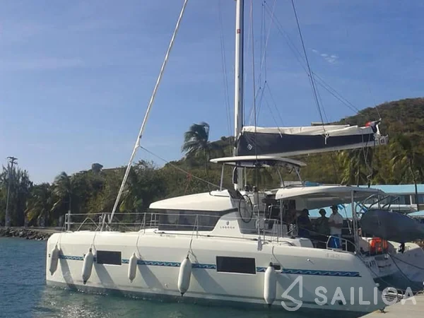 Lagoon 42 - Yacht Charter Sailica