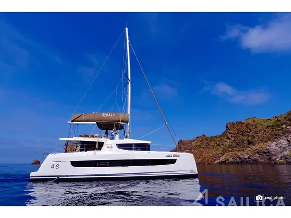 Bali 4.8  - Yacht Charter Sailica