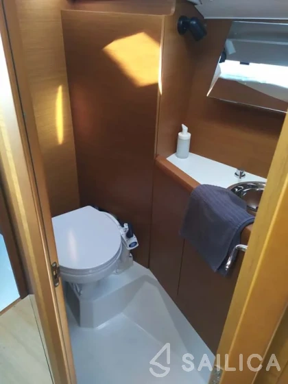 Sun Odyssey 349 - Yacht Charter Sailica