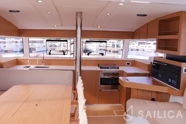 Bali Catsmart - Yacht Charter Sailica