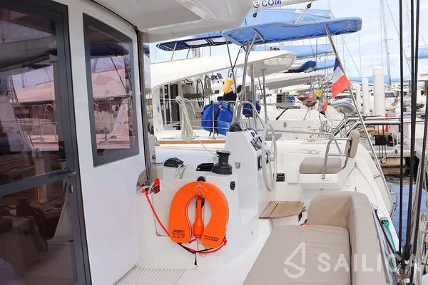 Bali Catsmart - Yacht Charter Sailica