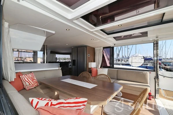 Bali 4.4 - Yacht Charter Sailica