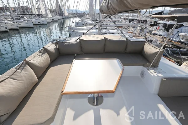 Bali 4.4 - Yacht Charter Sailica