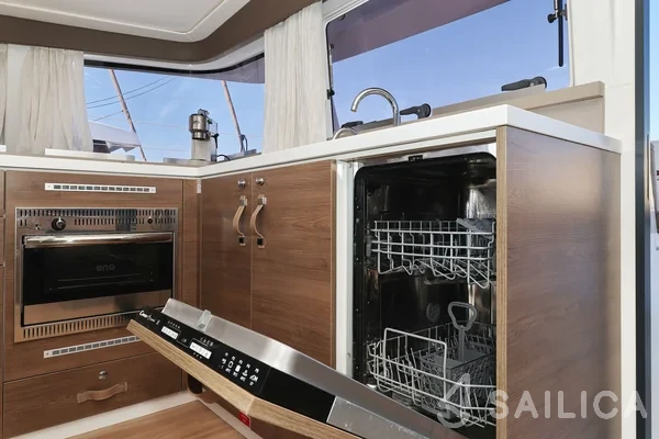 Bali 4.4 - Yacht Charter Sailica