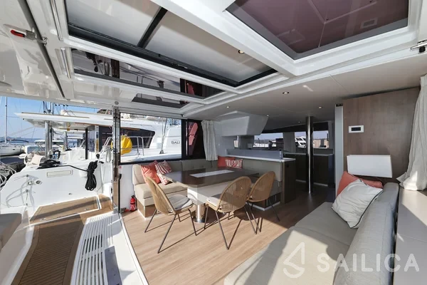 Bali 4.4 - Yacht Charter Sailica