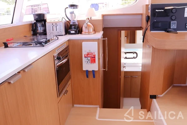 Bali Catsmart - Yacht Charter Sailica