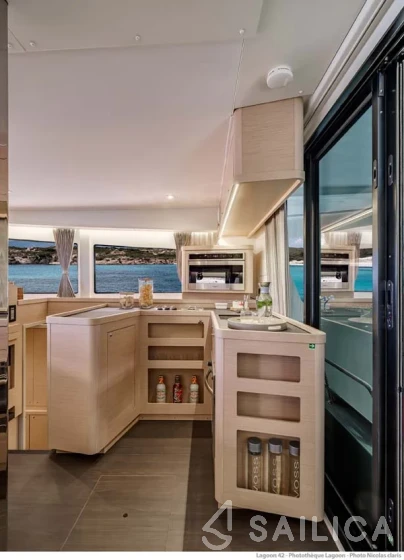 Lagoon 42 - Yacht Charter Sailica