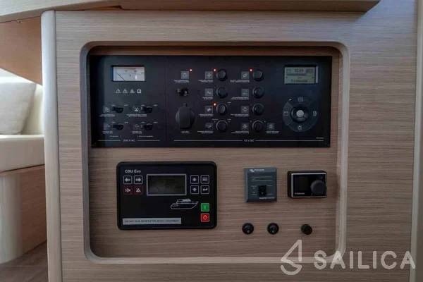 Lagoon 42 - Yacht Charter Sailica