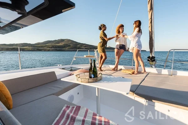 Bali 4.2 - Yacht Charter Sailica