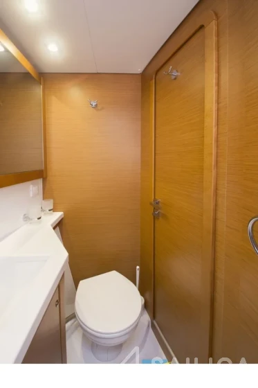 Lagoon 450  Flybridge - Yacht Charter Sailica