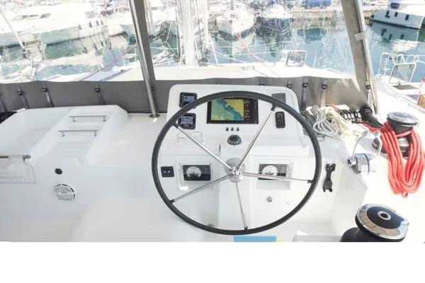 Lagoon 450  Flybridge - Yacht Charter Sailica