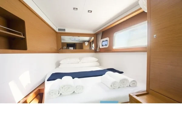 Lagoon 450  Flybridge - Yacht Charter Sailica