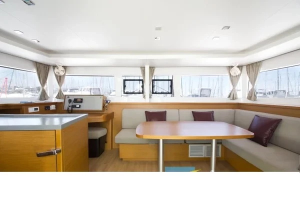 Lagoon 450  Flybridge - Yacht Charter Sailica