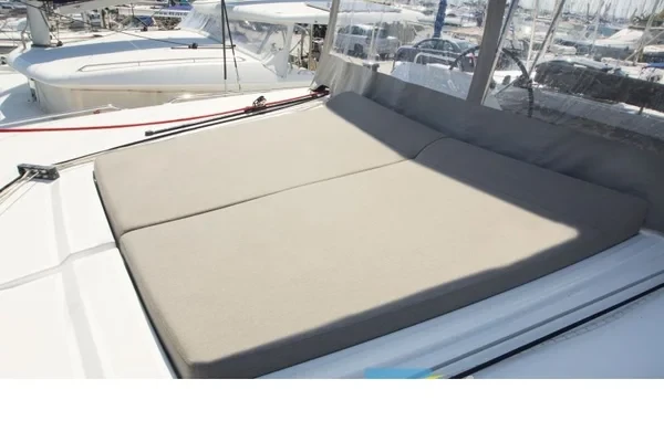 Lagoon 450  Flybridge - Yacht Charter Sailica