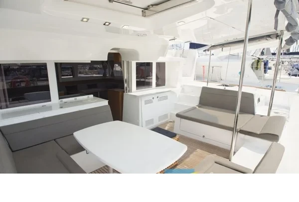 Lagoon 450  Flybridge - Yacht Charter Sailica