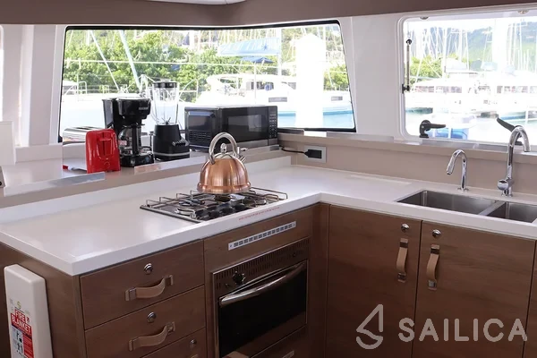 Bali 4.4 - Yacht Charter Sailica