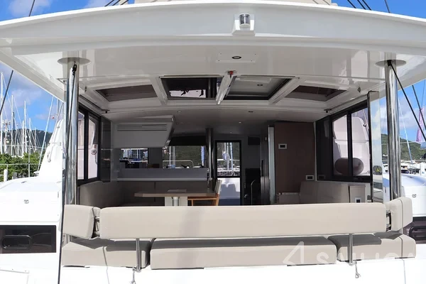 Bali 4.4 - Yacht Charter Sailica