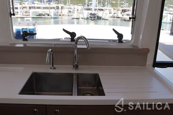 Bali 4.4 - Yacht Charter Sailica