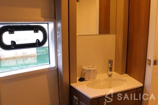 Bali 4.4 - Yacht Charter Sailica