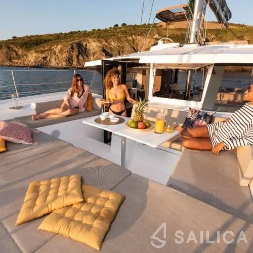 Bali 4.2 - Yacht Charter Sailica