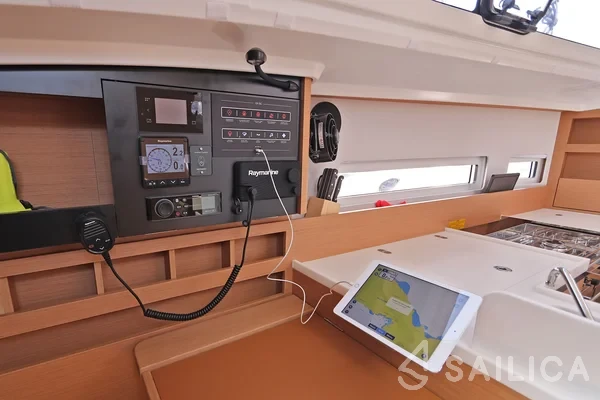 Sun Odyssey 410 - Yacht Charter Sailica