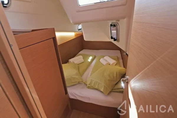 Sun Odyssey 410 - Yacht Charter Sailica