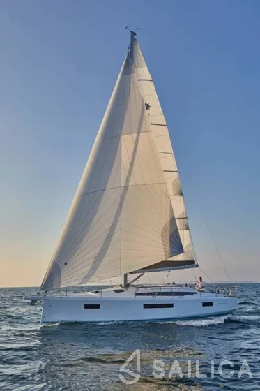 Sun Odyssey 410 - Yacht Charter Sailica