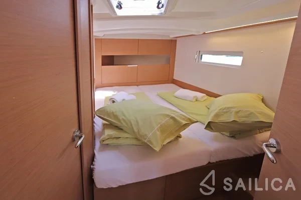 Sun Odyssey 410 - Yacht Charter Sailica