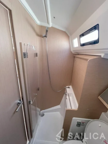 Oceanis 40.1 - Yacht Charter Sailica