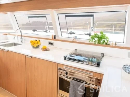 Bali Catsmart - Yacht Charter Sailica