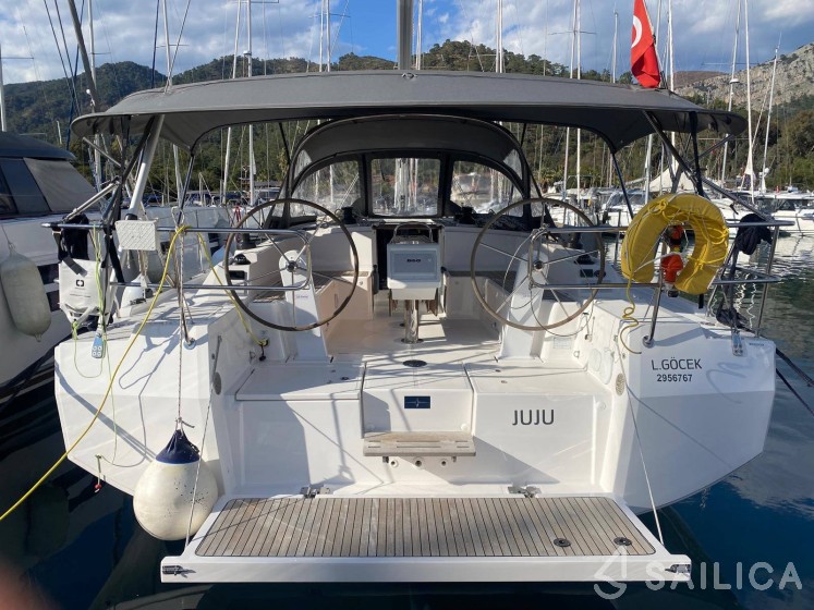 Bavaria C42 - Yacht Charter Sailica
